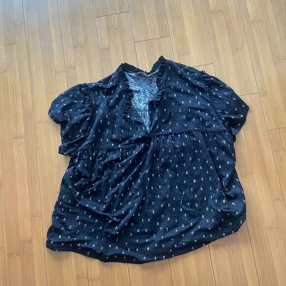 Black Patterned Women's Top - Picture 1 of 5